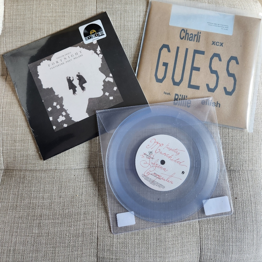 Taylor Swift, Sabrina Carpenter, and Charli XCX 7" Vinyl Lot - Open to Offers!!
